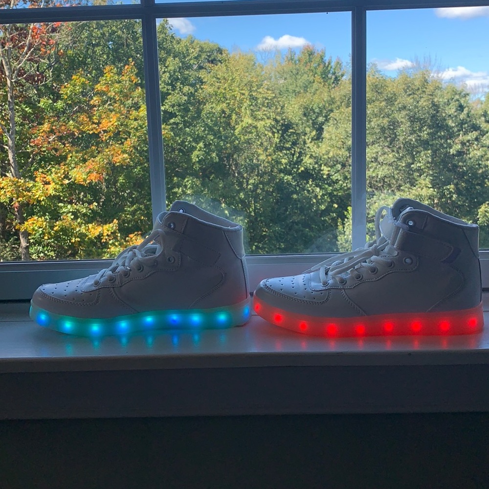 Light up white sneakers size 7